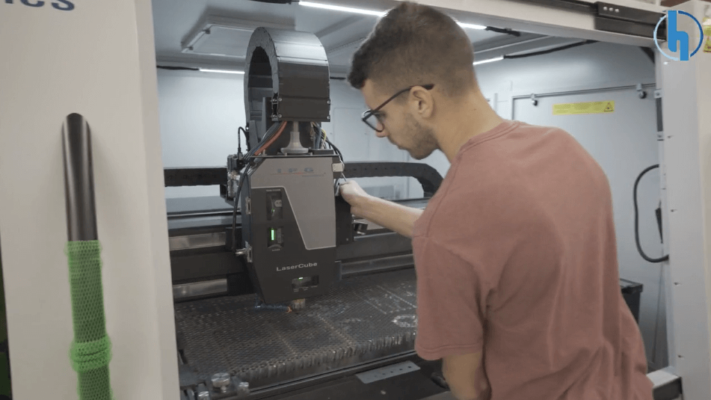 what is laser cutting